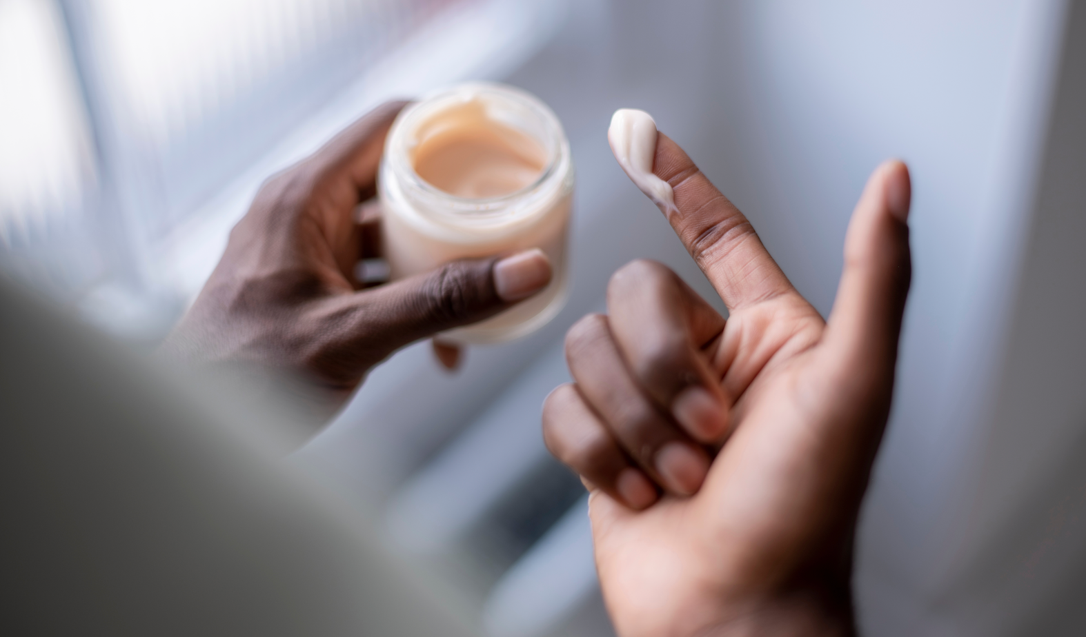 Do I Actually Need A Thicker Moisturizer For Winter? || winter skincare , best moisturizer for winter , what type of moisturizer should I use in winter